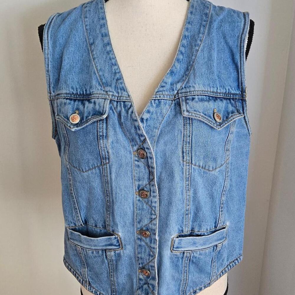 y2k 90s vintage Blue denim vest with button-up front and pockets, size M.